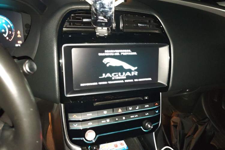 Used Jaguar XEL 2018 2.0T 200 PS Premium Edition Audio And AC Panel