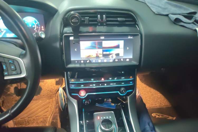 Used Jaguar XEL 2018 2.0T 200 PS Premium Edition Audio And AC Panel