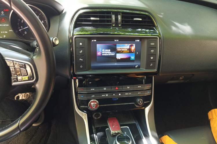 Used Jaguar XEL 2018 2.0T 200 PS Premium Edition Audio And AC Panel
