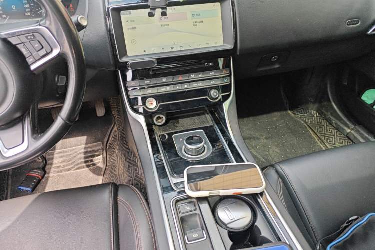 Used Jaguar XEL 2018 2.0T 200 PS Premium Edition Audio And AC Panel
