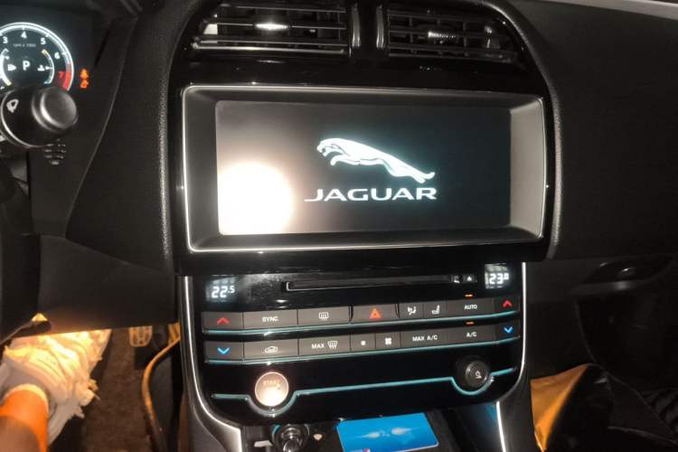 Used Jaguar XEL 2018 2.0T 200 PS Premium Edition Audio And AC Panel