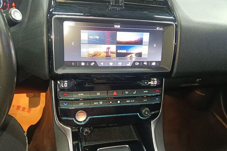 Used Jaguar XEL 2018 2.0T 200 PS Premium Edition Audio And AC Panel