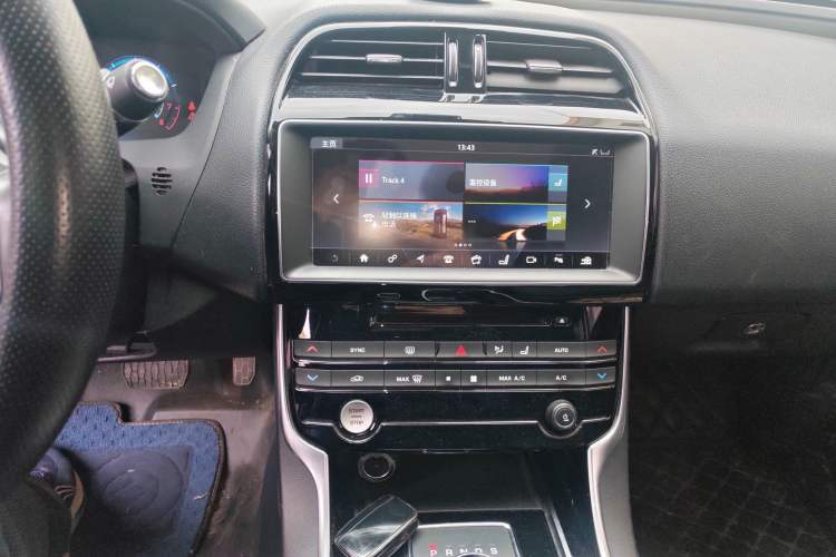 Used Jaguar XEL 2018 2.0T 200 PS First-Edition Limited Edition Audio And AC Panel