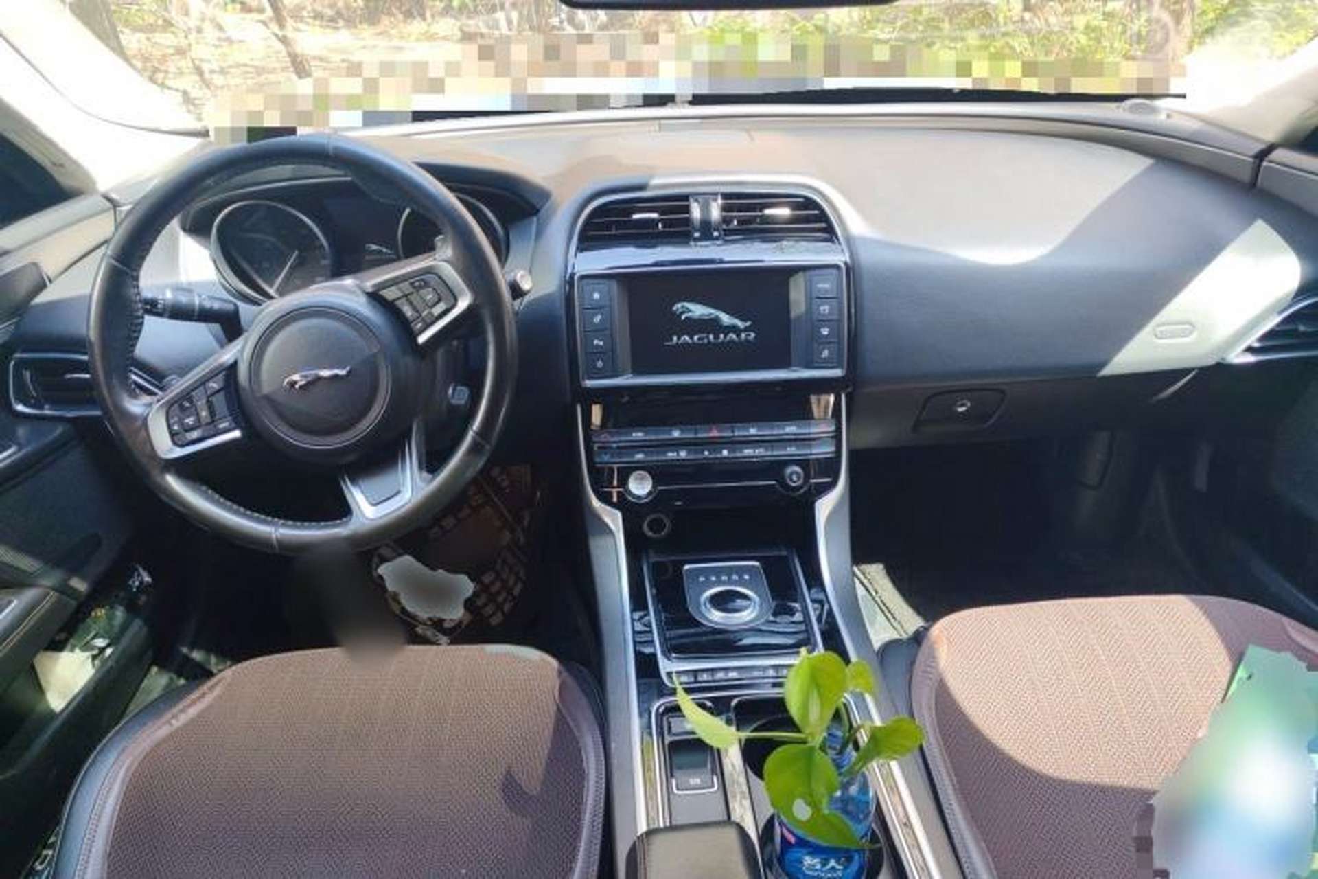 Used Jaguar XEL 2018 2.0T 200 PS Luxury Edition Center Console