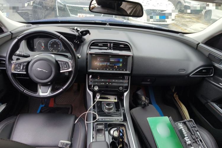 Used Jaguar XEL 2018 2.0T 200 PS Premium Edition Center Console
