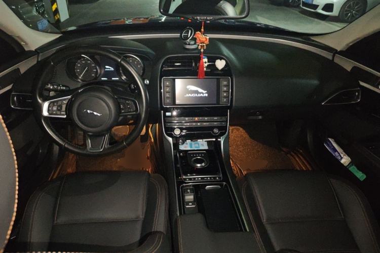 Used Jaguar XEL 2018 2.0T 200 PS Luxury Edition Center Console