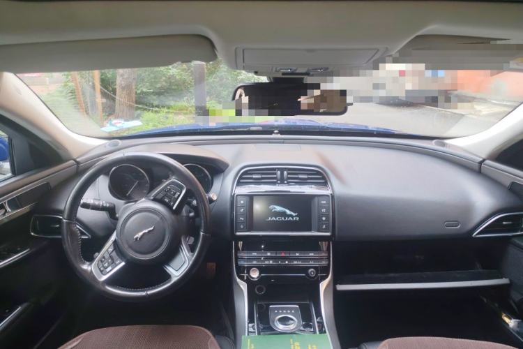 Used Jaguar XEL 2018 2.0T 200 PS Luxury Edition Center Console