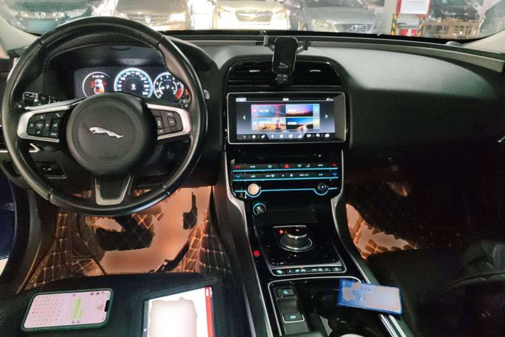 Used Jaguar XEL 2018 2.0T 200 PS Premium Edition Center Console