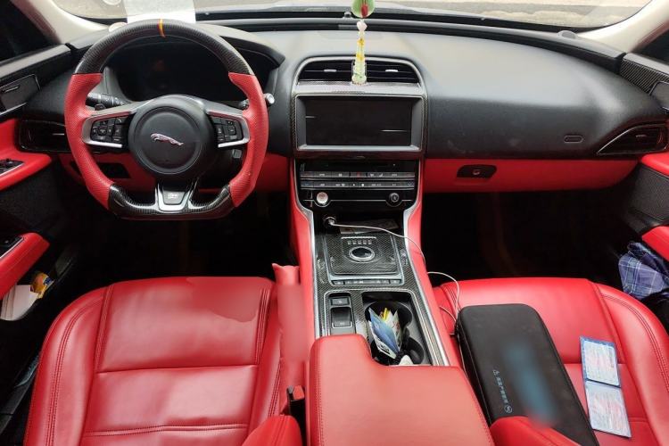Used Jaguar XEL 2018 2.0T 200 PS First-Edition Limited Edition Center Console