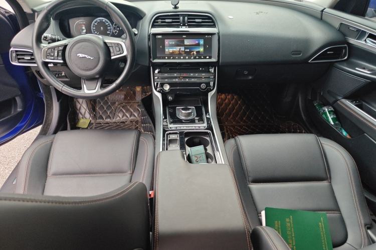 Used Jaguar XEL 2018 2.0T 200 PS Premium Edition Center Console
