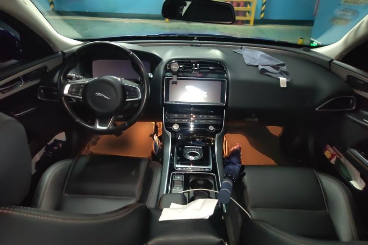 Used Jaguar XEL 2018 2.0T 200 PS Premium Edition Center Console