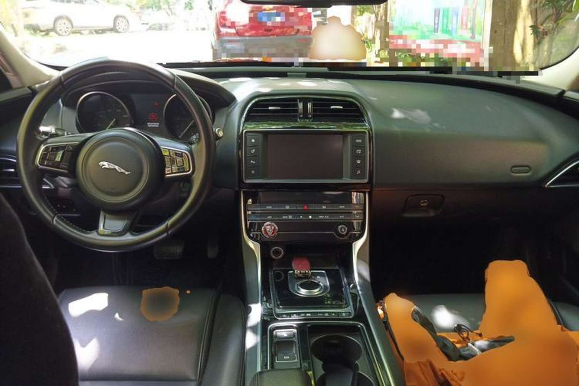 Used Jaguar XEL 2018 2.0T 200 PS Premium Edition Center Console