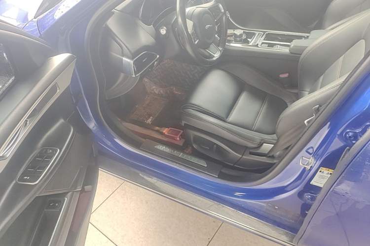 Used Jaguar XEL 2018 2.0T 200 PS Luxury Edition Driver Seat