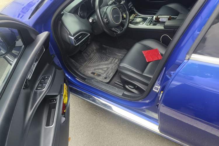Used Jaguar XEL 2018 2.0T 200 PS Elite Edition Driver Seat