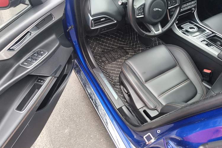 Used Jaguar XEL 2018 2.0T 250 PS Premium Edition Driver Seat