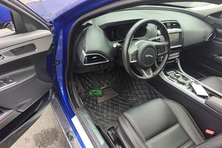 Used Jaguar XEL 2018 2.0T 200 PS Premium Edition Driver Seat