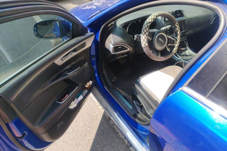 Used Jaguar XEL 2018 2.0T 200 PS Luxury Edition Driver Seat