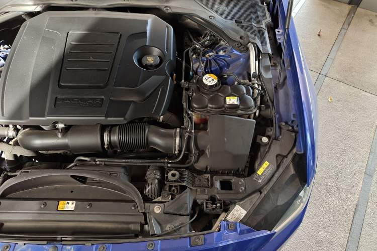 Used Jaguar XEL 2018 2.0T 200 PS First-Edition Limited Edition Engine Bay Left