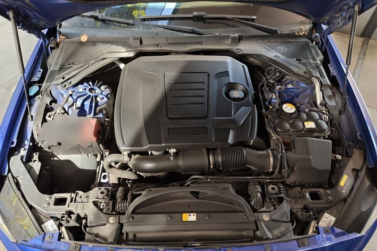 Used Jaguar XEL 2018 2.0T 200 PS First-Edition Limited Edition Engine Bay