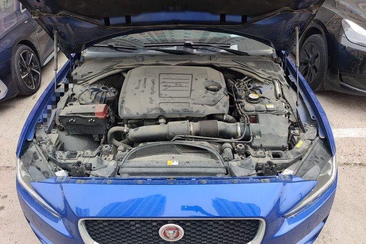 Used Jaguar XEL 2018 2.0T 200 PS First-Edition Limited Edition Engine Bay