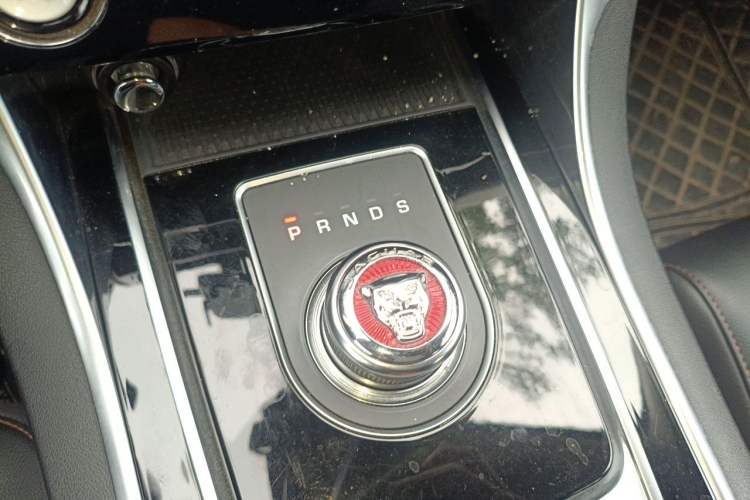 Used Jaguar XEL 2018 2.0T 200 PS Premium Edition Gear Lever
