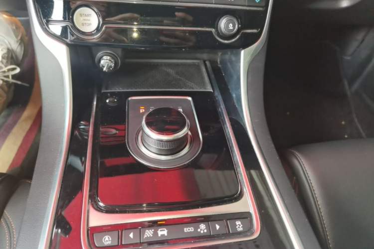 Used Jaguar XEL 2018 2.0T 200 PS Premium Edition Gear Lever
