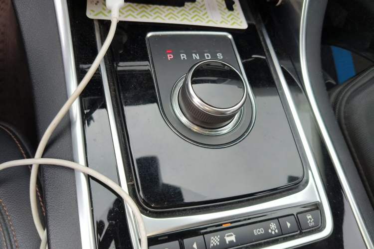 Used Jaguar XEL 2018 2.0T 200 PS Premium Edition Gear Lever