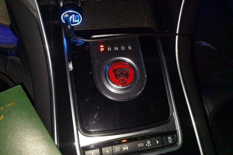 Used Jaguar XEL 2018 2.0T 200 PS Premium Edition Gear Lever