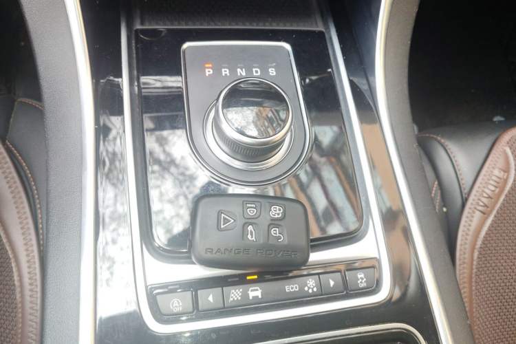 Used Jaguar XEL 2018 2.0T 200 PS Luxury Edition Gear Lever