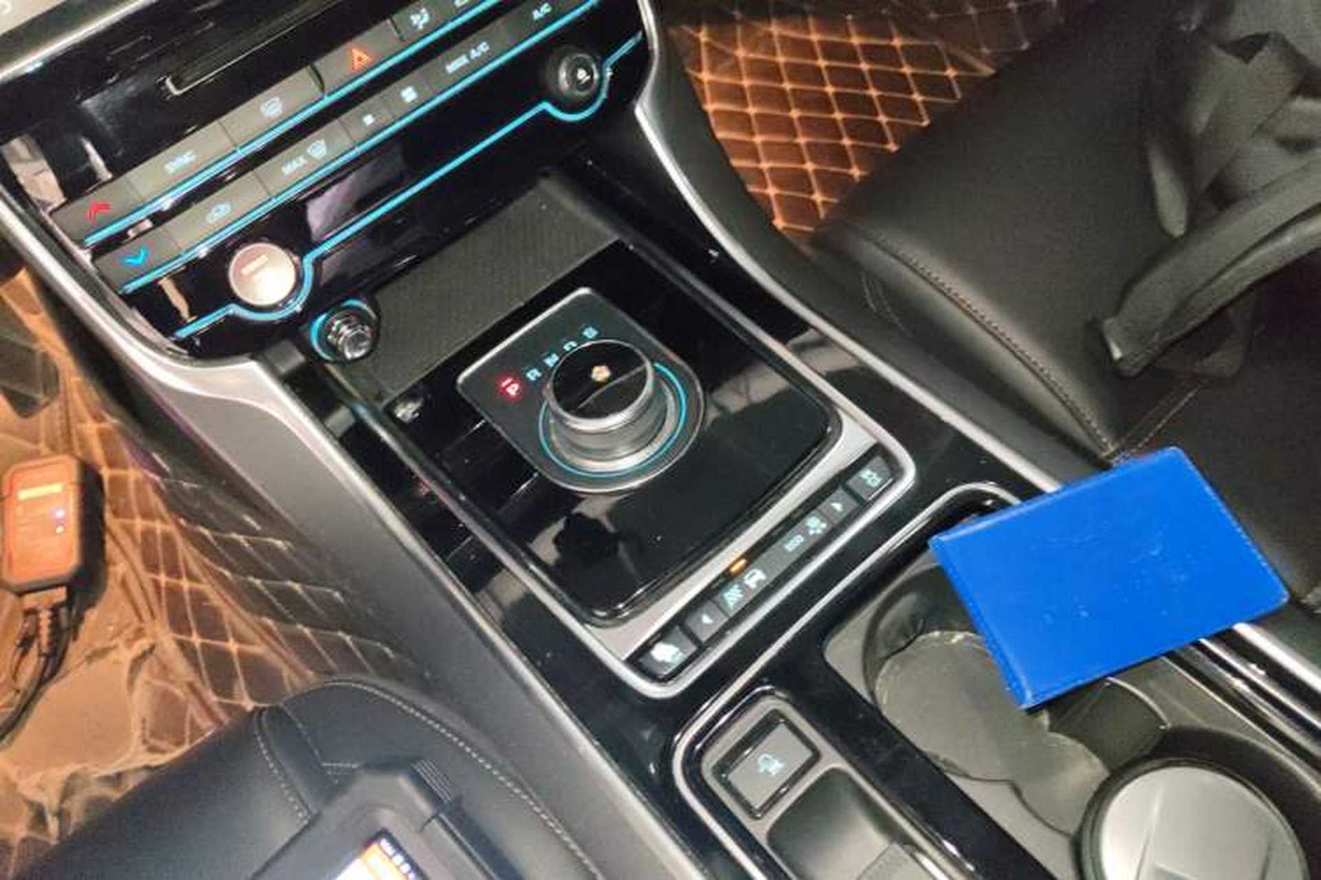 Used Jaguar XEL 2018 2.0T 200 PS Premium Edition Gear Lever