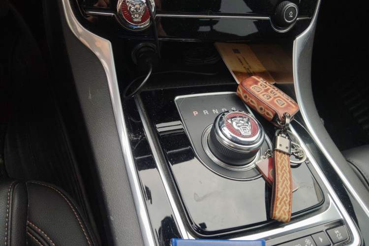 Used Jaguar XEL 2018 2.0T 200 PS Premium Edition Gear Lever