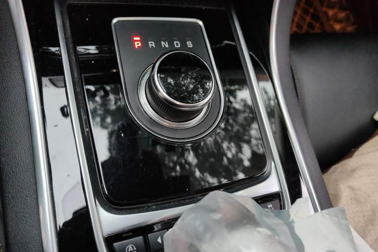 Used Jaguar XEL 2018 2.0T 200 PS LOVE Devotion Edition Gear Lever