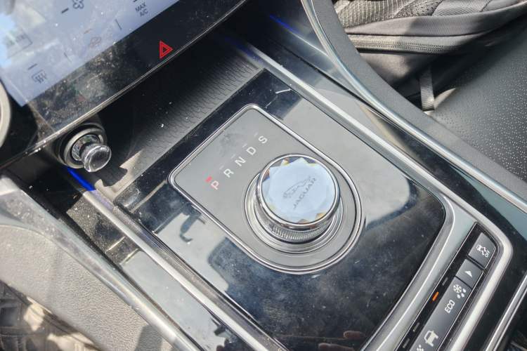 Used Jaguar XEL 2018 2.0T 250 PS Premium Edition Gear Lever