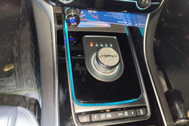 Used Jaguar XEL 2018 2.0T 200 PS Premium Edition Gear Lever
