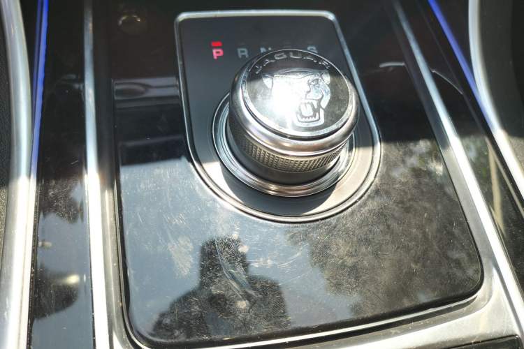 Used Jaguar XEL 2018 2.0T 200 PS Premium Edition Gear Lever