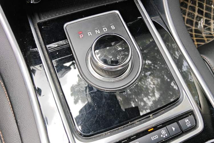 Used Jaguar XEL 2018 2.0T 200 PS Luxury Edition Gear Lever