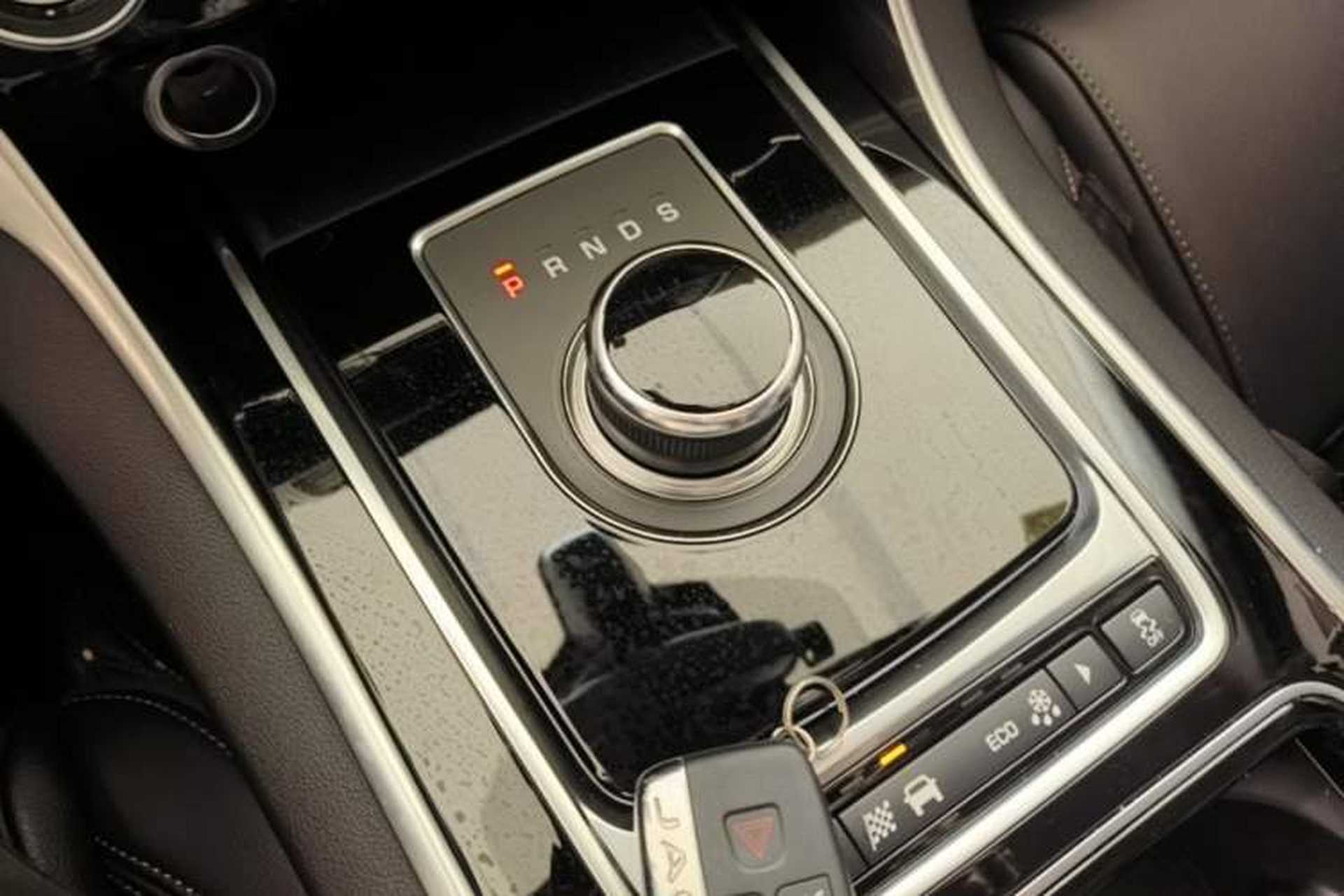 Used Jaguar XEL 2018 2.0T 200 PS Elite Edition Gear Lever