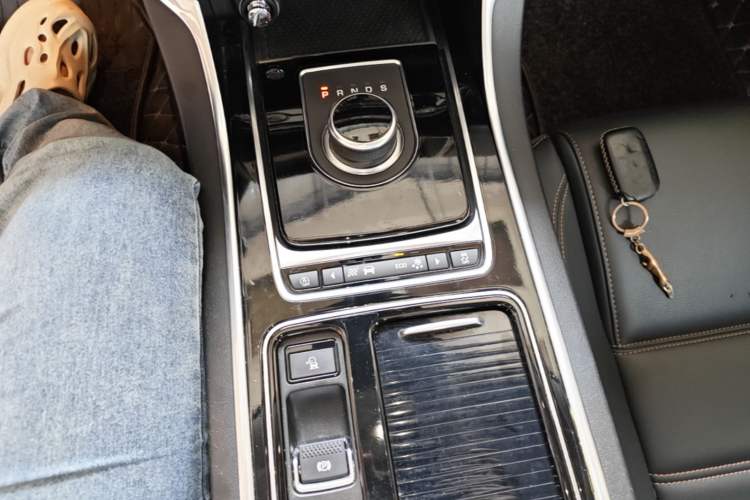 Used Jaguar XEL 2018 2.0T 200 PS Premium Edition Gear Lever