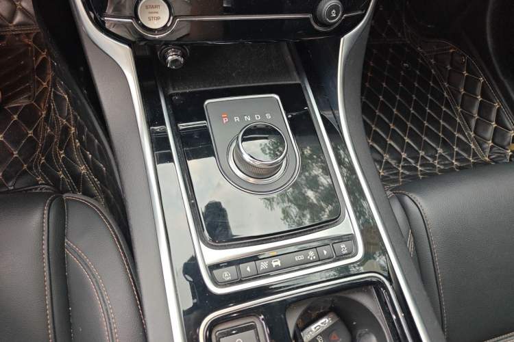 Used Jaguar XEL 2018 2.0T 200 PS Premium Edition Gear Lever
