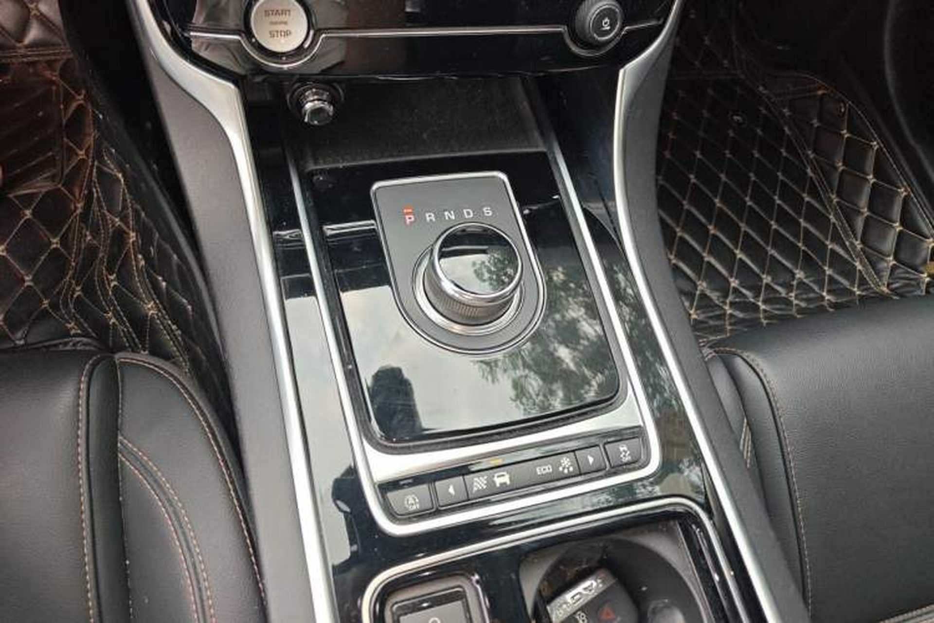 Used Jaguar XEL 2018 2.0T 200 PS Premium Edition Gear Lever