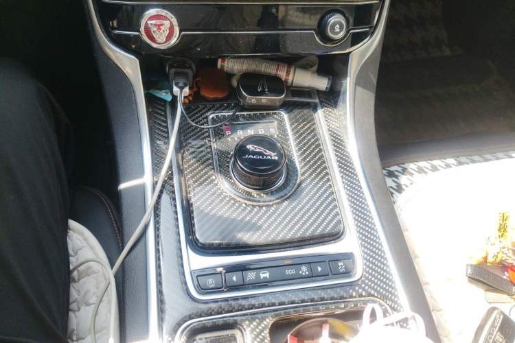 Used Jaguar XEL 2018 2.0T 200 PS Luxury Edition Gear Lever