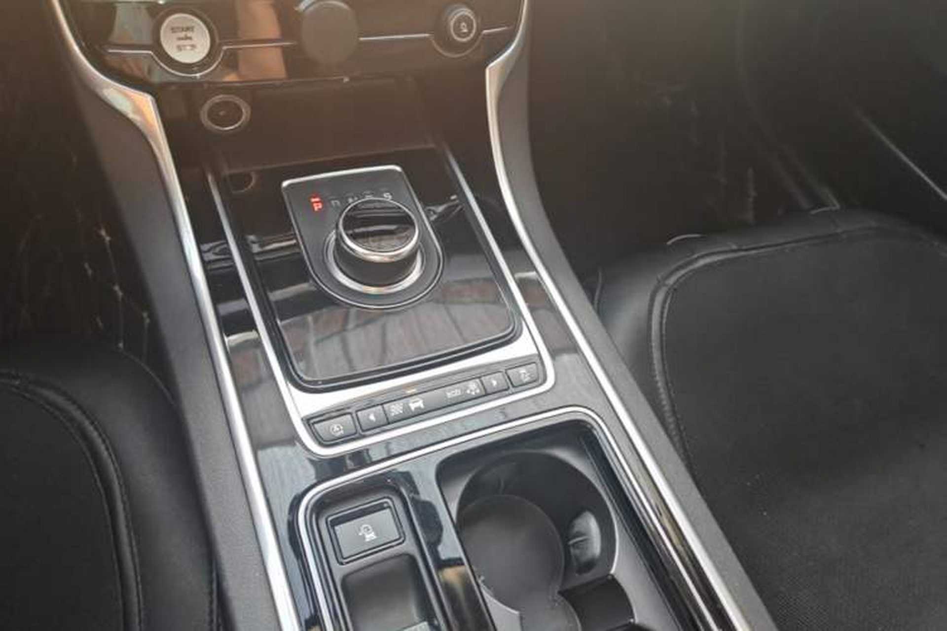 Used Jaguar XEL 2018 2.0T 200 PS Premium Edition Gear Lever