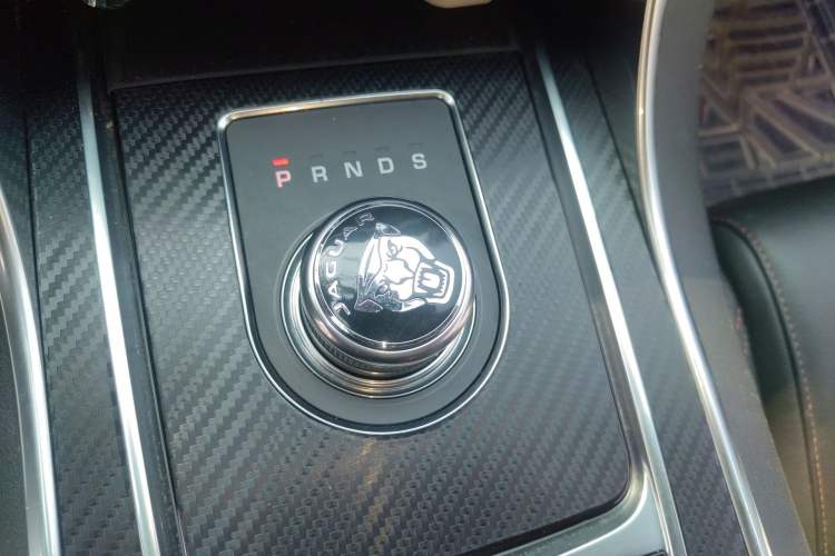 Used Jaguar XEL 2018 2.0T 200 PS First-Edition Limited Edition Gear Lever