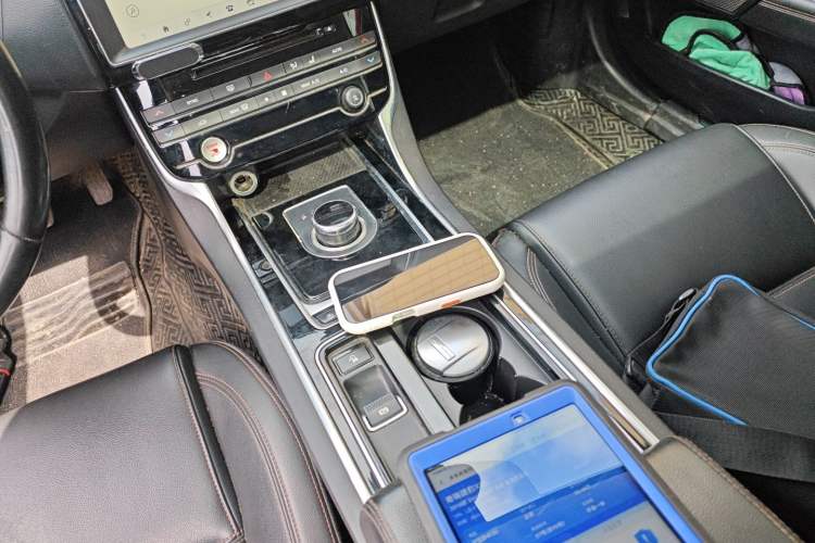 Used Jaguar XEL 2018 2.0T 200 PS Premium Edition Gear Lever