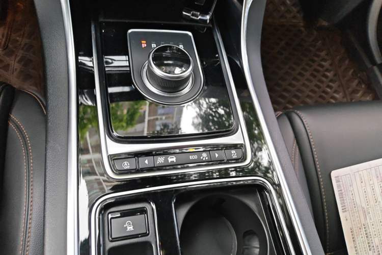 Used Jaguar XEL 2018 2.0T 250 PS Premium Edition Gear Lever