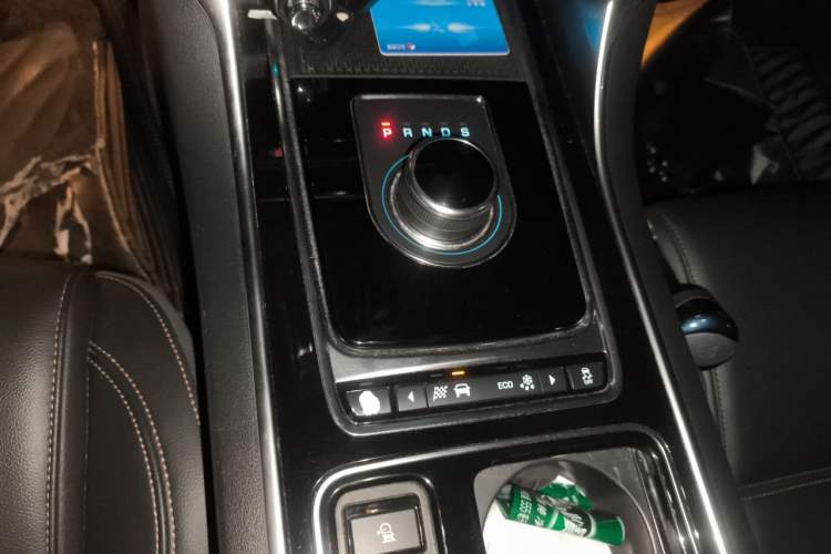 Used Jaguar XEL 2018 2.0T 200 PS Premium Edition Gear Lever