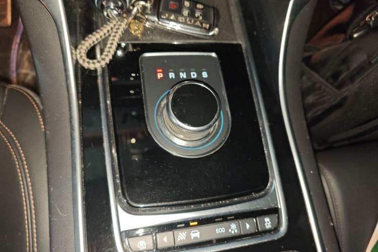 Used Jaguar XEL 2018 2.0T 200 PS Luxury Edition Gear Lever