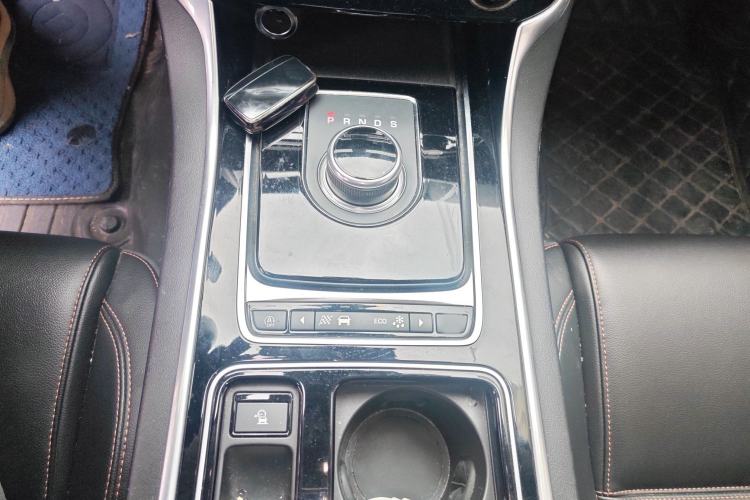Used Jaguar XEL 2018 2.0T 200 PS First-Edition Limited Edition Gear Lever