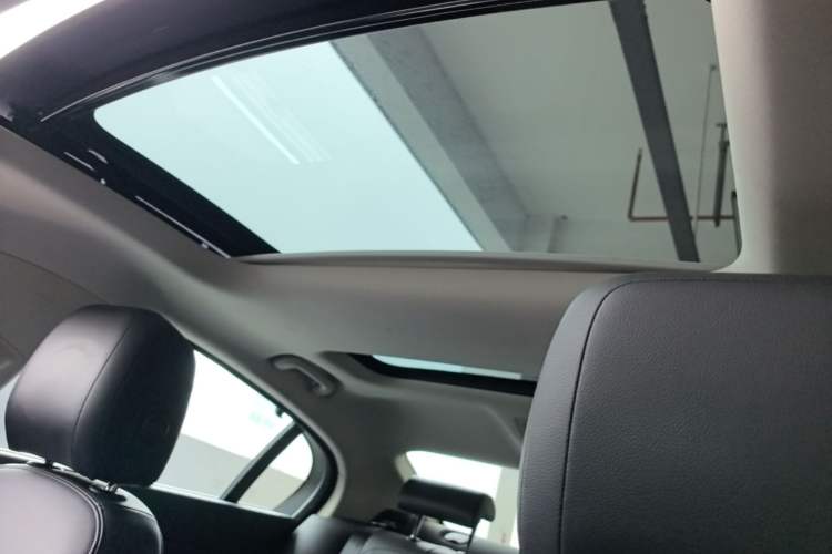Used Jaguar XEL 2018 2.0T 200 PS Elite Edition Headliner