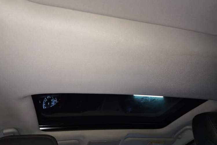 Used Jaguar XEL 2018 2.0T 200 PS Premium Edition Headliner